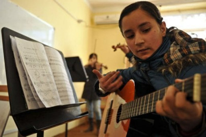 afghans sing again    of love and war