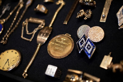 auction house brings together elvis presley s lost jewelry collection