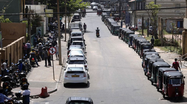 motorbikes cars and three wheelers wait in a queue to buy petrol due to fuel shortage during the country s economic crisis in colombo sri lanka june 29 2022 photo reuters motorbikes cars and three wheelers wait in a queue to buy petrol due to fuel shortage during the country s economic crisis in colombo sri lanka june 29 2022 photo reuters