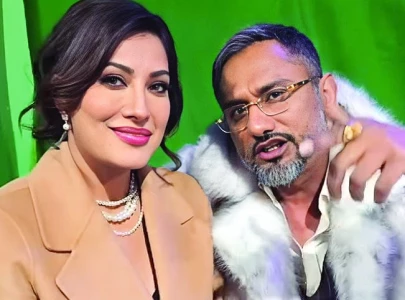 mehwish hayat yo yo honey singh snag hearts in new reel