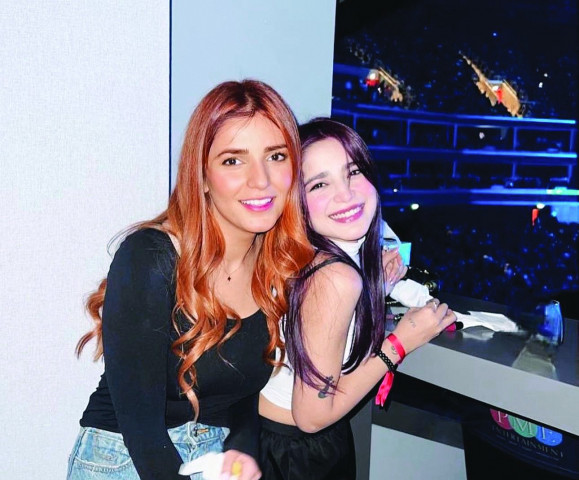 momina mustehsan claps back at aima baig s critics momina mustehsan claps back at aima baig s critics