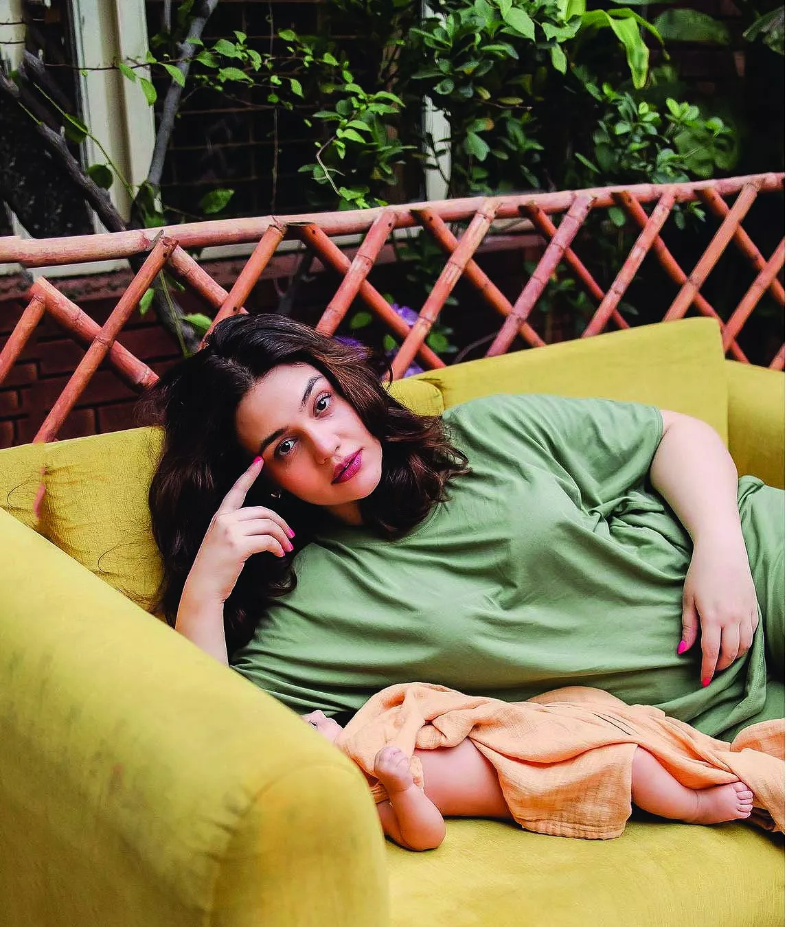 as a new mother zara noor abbas went bare faced on social media photo instagram as a new mother zara noor abbas went bare faced on social media photo instagram