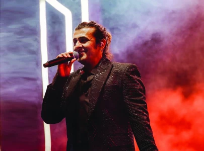 sonu nigam delivers scathing lesson on concert etiquette