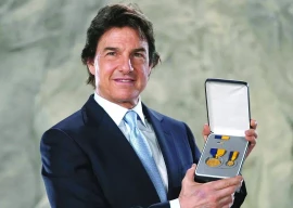 tom cruise honoured with civilian us navy award