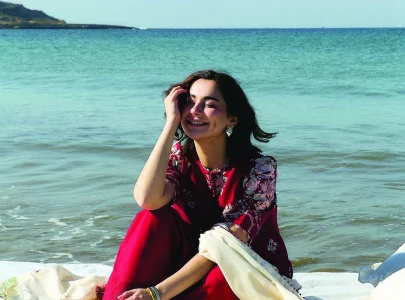 hania aamir rocks the beach look flawlessly hania aamir rocks the beach look flawlessly