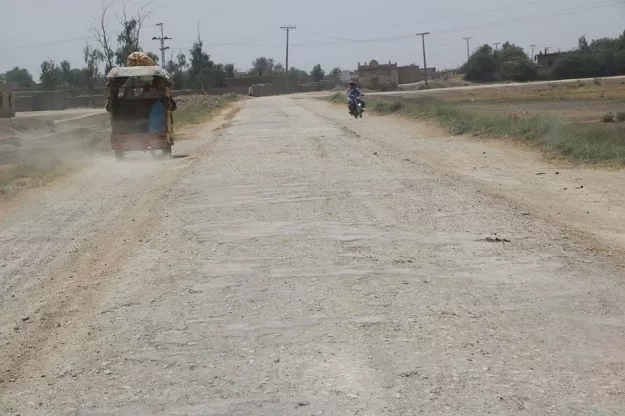 rundown road in qamber district photo express rundown road in qamber district photo express
