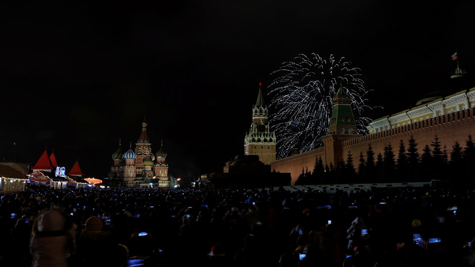 People watch fireworks at the Red Square during the New Year's celebrations in Moscow, Russia January 1, 2020. PHOTO: REUTERS 