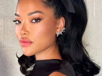 15 holiday makeup ideas from raspberry lips to sparkling eyes