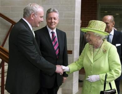 queen elizabeth buries the hatchet shakes hands with ex ira commander