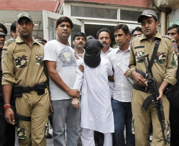 india presses pakistan on mumbai attacks suspect