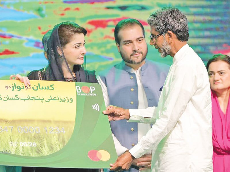 chief minister maryam nawaz hands over a kisan card to a farmer in hafizabad photo nni