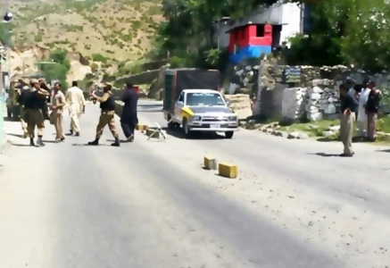 k p police identify 100 vulnerable check posts