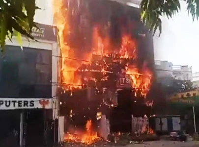 14 killed in india building fire