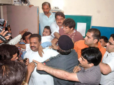 yda strike protesting doctors assault journalists yda strike protesting doctors assault journalists