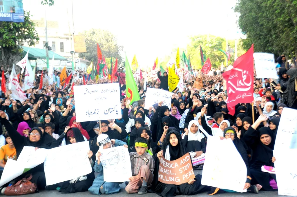 thousands demand end to sectarian violence thousands demand end to sectarian violence