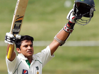 3rd test pakistan lose initiative despite azhar s ton
