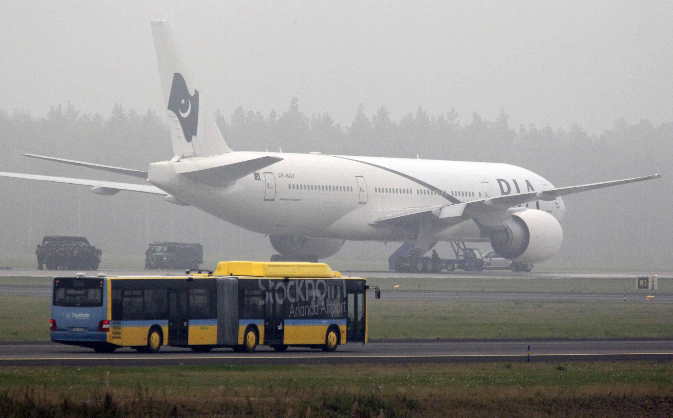 rainy weather forces pia to divert delay flights to islamabad