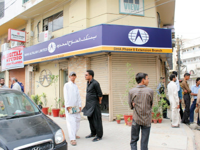 bank heist robbers escape with rs4 5m in four minutes bank heist robbers escape with rs4 5m in four minutes