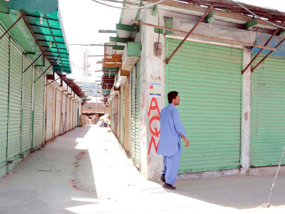 eight anp workers two shopkeepers injured in gun attack