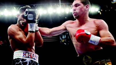 amir khan vs danny garcia knocked out