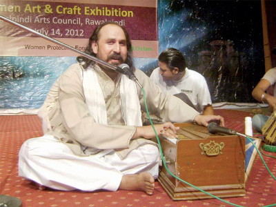 trio a winning combo of handicrafts and music