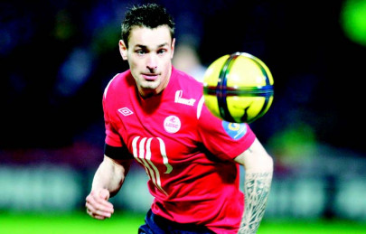 football debuchy sits out lille training