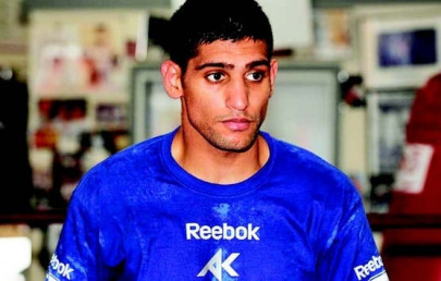 boxing khan to ponder trainer s role