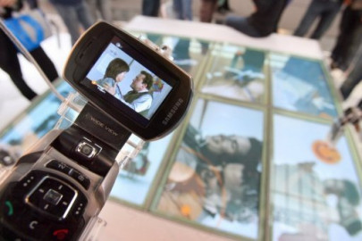 americans juggle phones tv at same time pew research