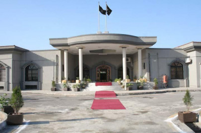 removing obstructions no roadblocks outside building ihc tells hotel