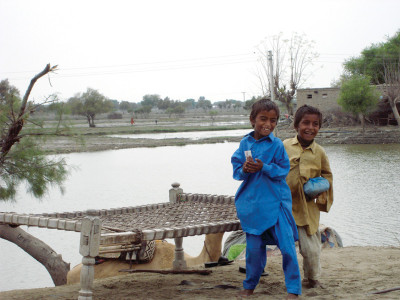 people flee villages submerge after breach in canal people flee villages submerge after breach in canal