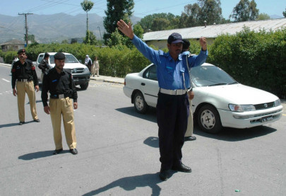 traffic warden loses shoe challan book for fining young boys