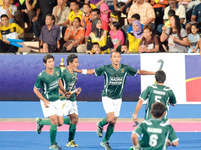 hockey greenshirts ready for showdown