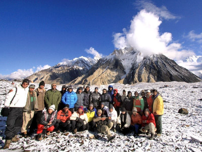 diverse largest team of trekkers set new record diverse largest team of trekkers set new record