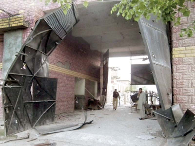 bannu jailbreak k p says centre to charge sheet fc men