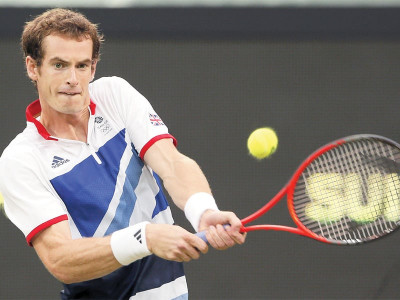 murray makes winning return