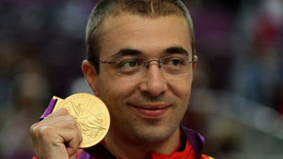 olympics moldoveanu wins 10m air rifle gold
