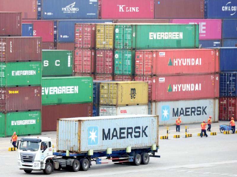 the government has already missed the annual export target in its first two years for the current fiscal year it has set the export target at 22 7 billion which will require 6 2 growth photo file
