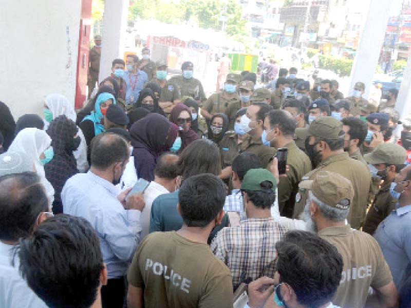 Janni Khel residents continue sit-in - Vimarsana News