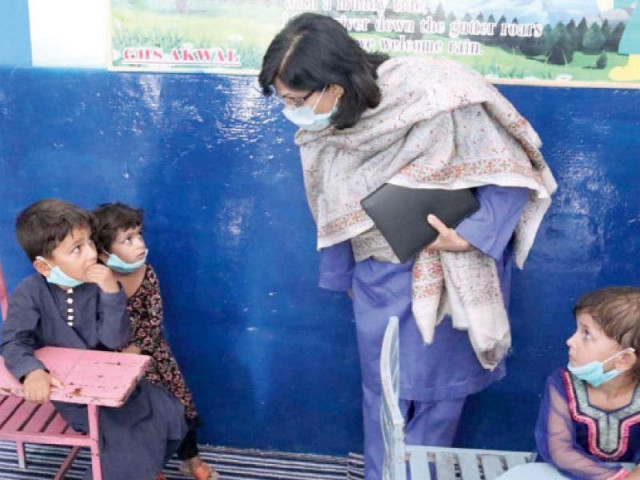 sapm dr sania nishtar interacts with school girls who are the recipients of ehsaas primary education stipends in talagang photo app sapm dr sania nishtar interacts with school girls who are the recipients of ehsaas primary education stipends in talagang photo app