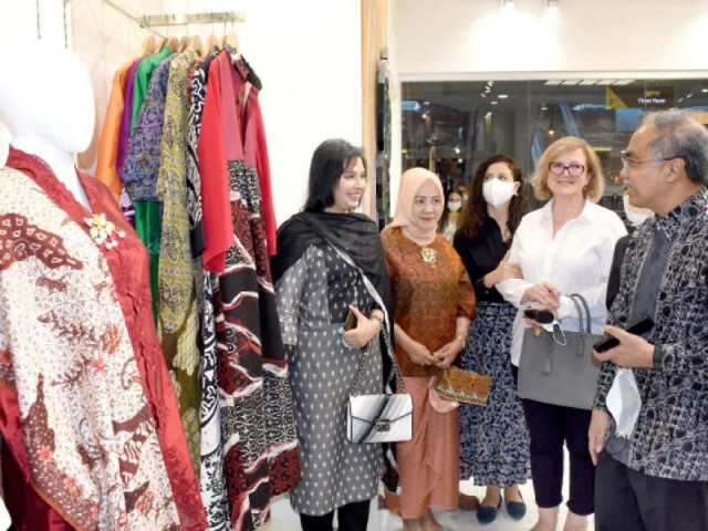 ambassador adam mulawarman tugio introducing indonesian dresses to women at batik exhibition photo online