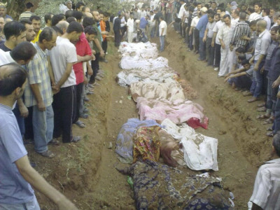 syrian troops kill 35 in damascus suburb activists