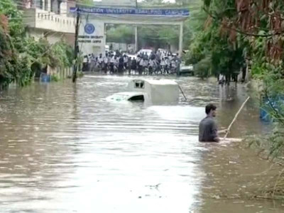 heavy downpour swamps pindi