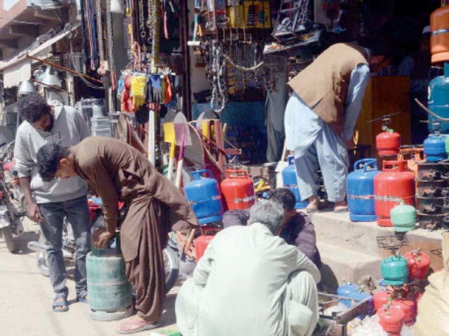 locals gather to fill lpg cylinders as quetta city has been without natural gas for the past 72 hours photo ipp locals gather to fill lpg cylinders as quetta city has been without natural gas for the past 72 hours photo ipp