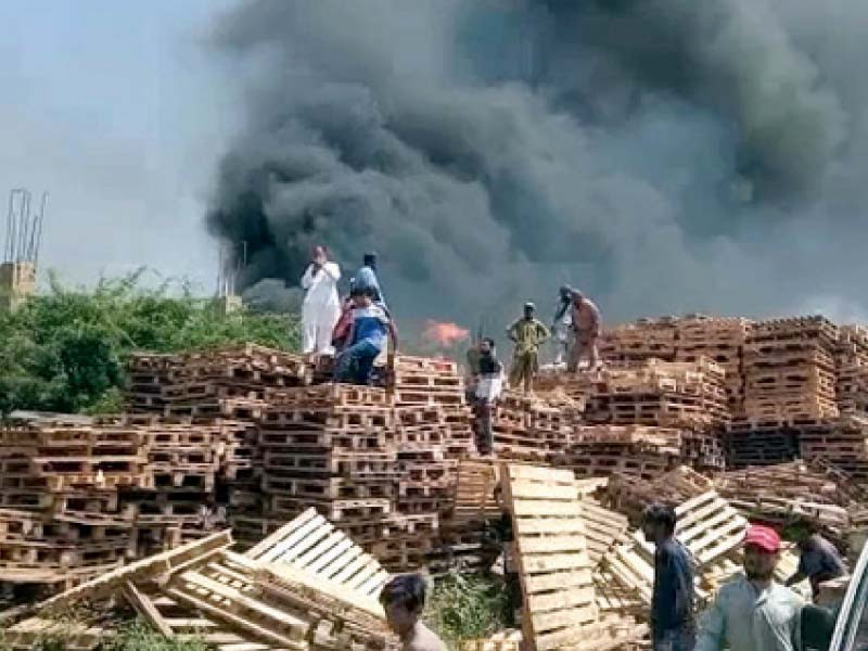 smoke bellows from a candle factory in the ibrahim hyderi area which caught fire on monday photo ppi