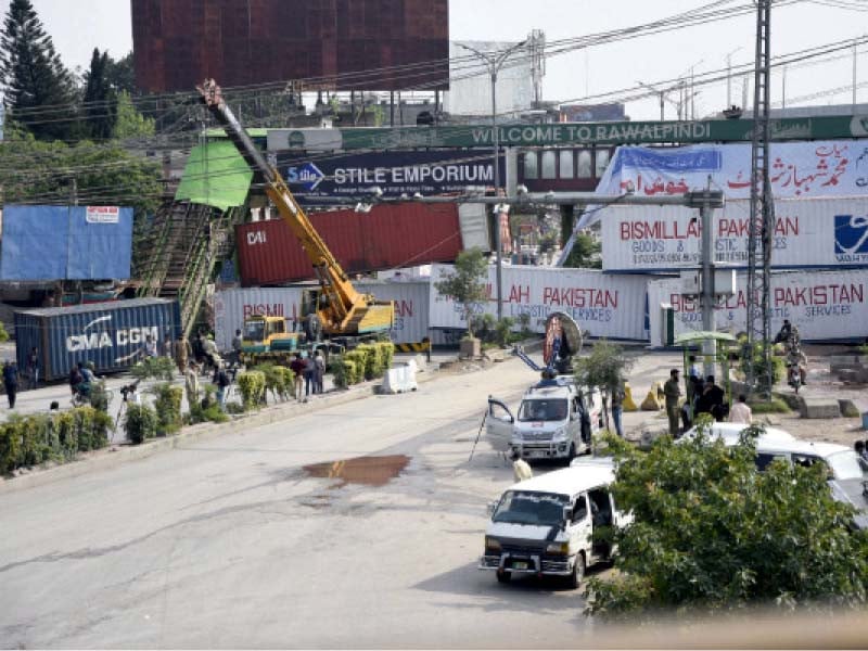 containers are placed at the faizabad interchange to prevent the pti rally from entering the capital photo online