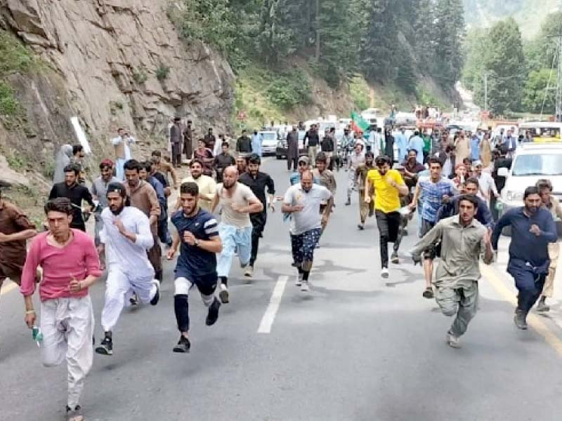 participants of a marathon head to their destination in naran photo express