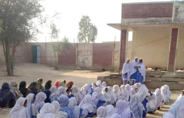 neglected di khan school risks collapse neglected di khan school risks collapse