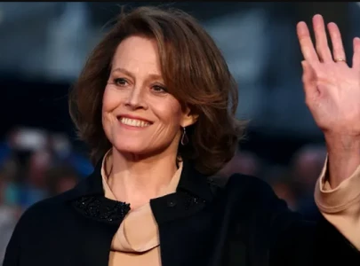 sigourney weaver reportedly in talks to join star wars flick the mandalorian grogu