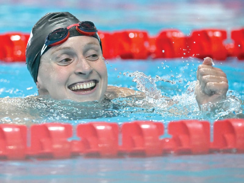 usa s katie ledecky celebrates taking gold in the women s 400m freestyle finals during the budapest 2022 world aquatics championships at duna arena in budapest on june 18 2022 photo afp