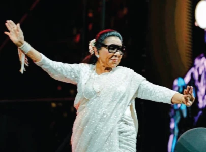 asha bhosle woos crowd with tauba tauba at 91 asha bhosle woos crowd with tauba tauba at 91